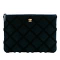 Miniatyrbillede 1 af 10: Pre-owned Chanel CC Medium Quilted Velvet Cosmetic Case Blue