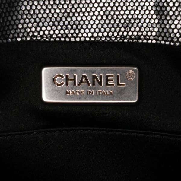 Pre-owned Chanel CC Quilted Metallic Calfskin Zip Clutch Silver