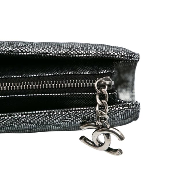 Pre-owned Chanel CC Quilted Metallic Calfskin Zip Clutch Silver