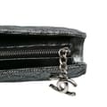 Pikkukuva 8 / 9: Pre-owned Chanel CC Quilted Metallic Calfskin Zip Clutch Silver