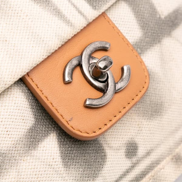 Pre-owned Chanel Canvas Iliad Flap Clutch White