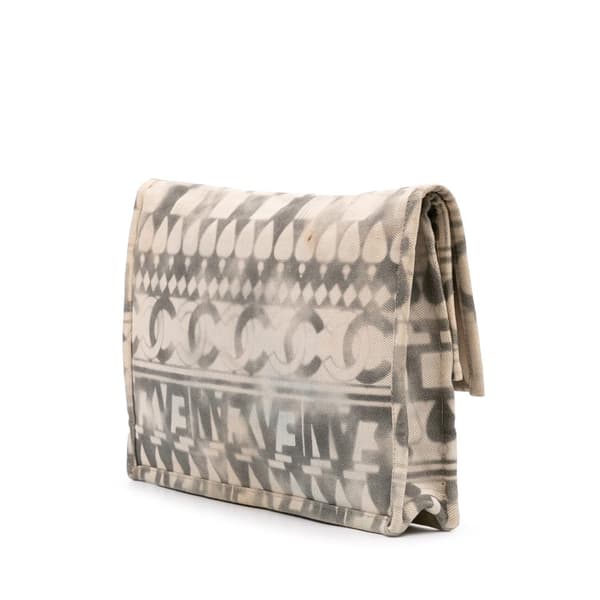 Pre-owned Chanel Canvas Iliad Flap Clutch White