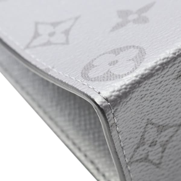 Pre-owned Louis Vuitton Monogram Taigarama Pochette Voyage MM Gray