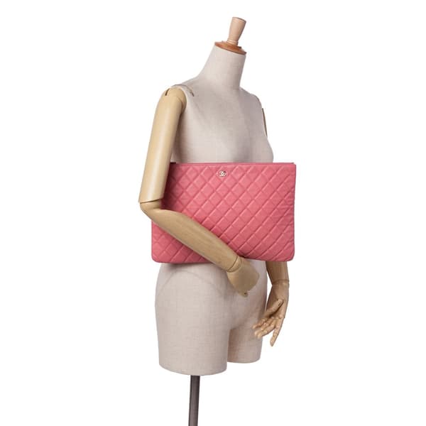 Pre-owned Chanel Large Quilted Caviar O Case Clutch Pink