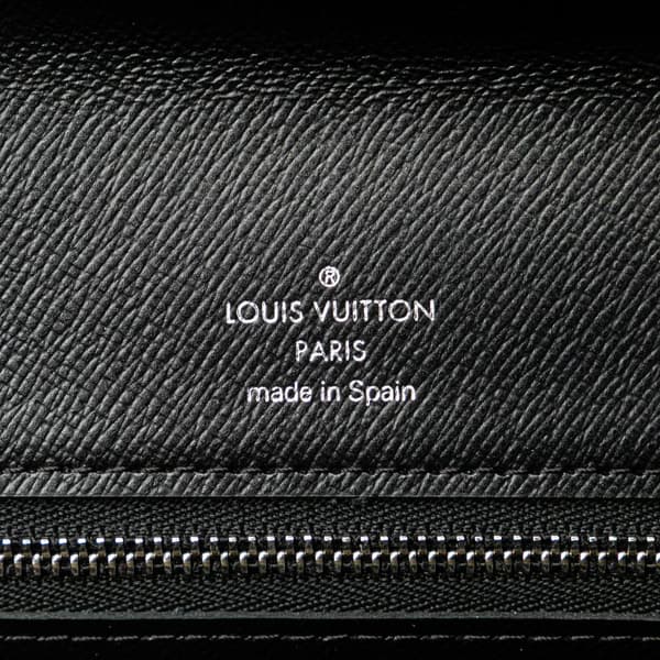 Pre-owned Louis Vuitton Taiga Selenga Black