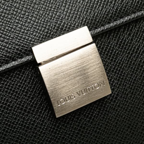 Pre-owned Louis Vuitton Taiga Selenga Black
