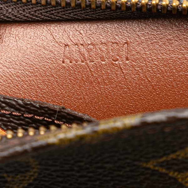 Pre-owned Louis Vuitton Monogram Toiletry Pouch 26 Brown