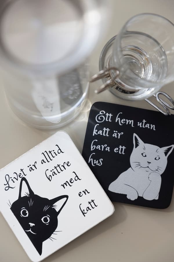 Glasunderlägg katt med olika text i låda, 4st/låda