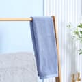 Miniatyrbild 9 av 11: Rootz handduksställ - Fristående handduksställ i naturlig bambu - Med 3 handduksstänger - 3 förvaringshyllor - Vikbar handdukshållare - Natur - 53 cm