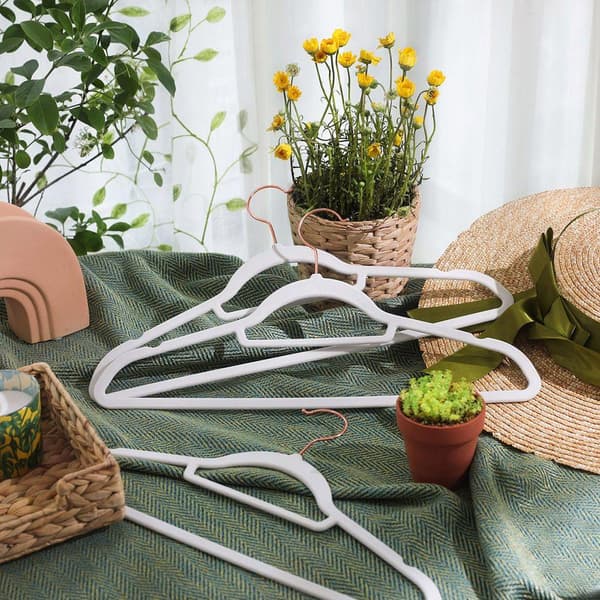 Rootz Galgar - Sammetshängare - Klädhängare - Set med 30 galgar - Klädhängare - Klädhängare - Klädhängare - Plasthängare - Vit - 45 x 0,6 x 23,5 cm