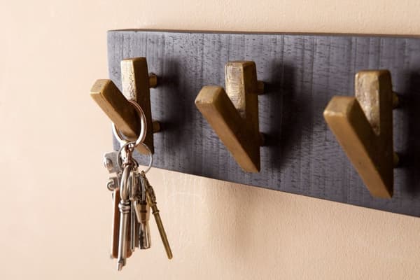 Rootz Modern Design Wall Knagerække - Knagerække - Ægte træ - Sort og guld - Håndlavet - 60cm x 10cm x 8cm