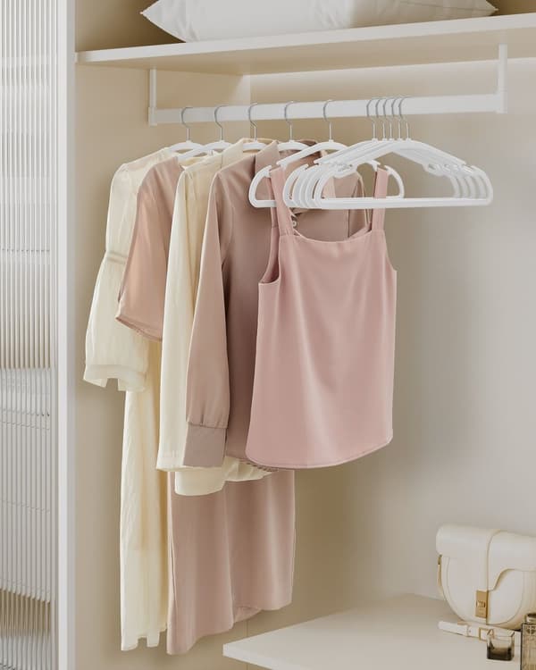 Rootz 50 Pack Velvet Hangers - Skab Organizer - Pladsbesparende - Skridsikret design - 43 cm x 21 cm - Cloud White