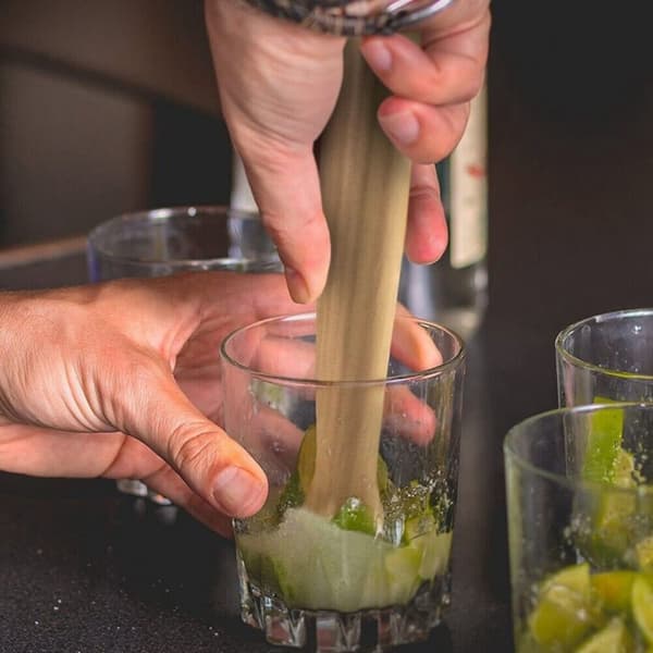 PUUSINEN BAARIMEN TYÖNTÄJÄ MOJITO-JUOMIEN JULKAISILLE