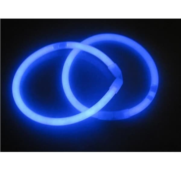 Parti med 100 glödande pinnar med neonarmband