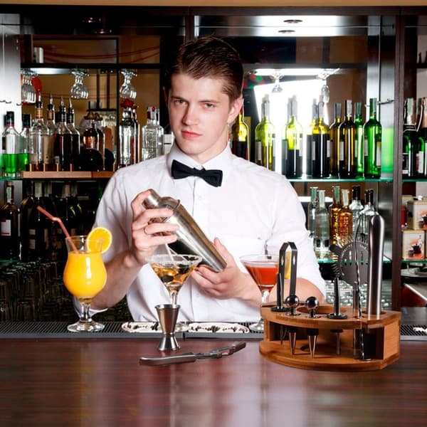 Cocktailsæt i rustfrit stål i 12 dele med bambusstativ, bar og hjemmesæt, perfekt som gave