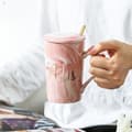 Pikkukuva 6 / 6: Muki kannella ja lusikalla - Mrs