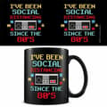Miniatyrbild 2 av 2: Pyramid International Social distansering sedan 80-talet Mug
