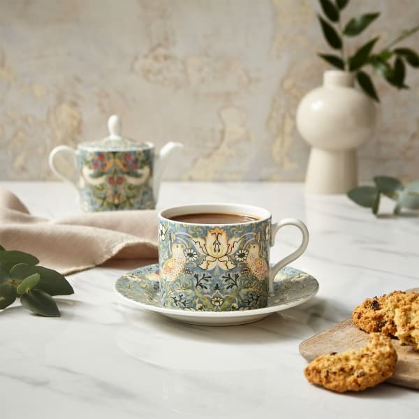 Strawberry Thief Teacup & Saucer, 28cl - Morris & Co