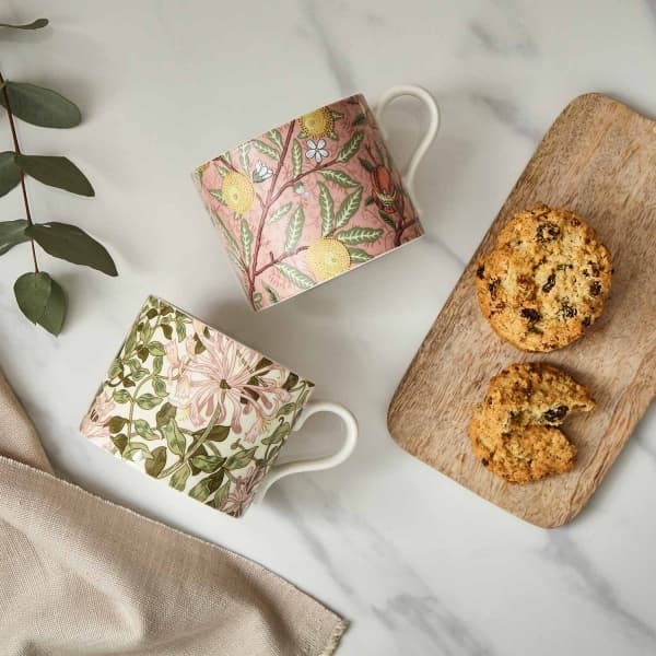 Fruit & Honeysuckle Mugs 34cl, 2-pack - Morris & Co