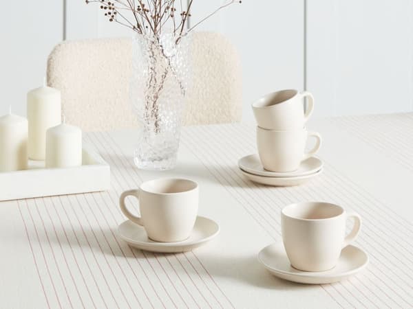 Set med 4 Koppar med Fat Vitt Stengods Kaolin Handgjord Reaktiv Glasyr Finish Service för 4 Personer Te Kaffe Kök Matsal