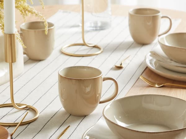 Set med 4 Muggar Ljus Beige Stengods Kaolin Handgjord Reaktiv Glasyr Finish Kök Matsal