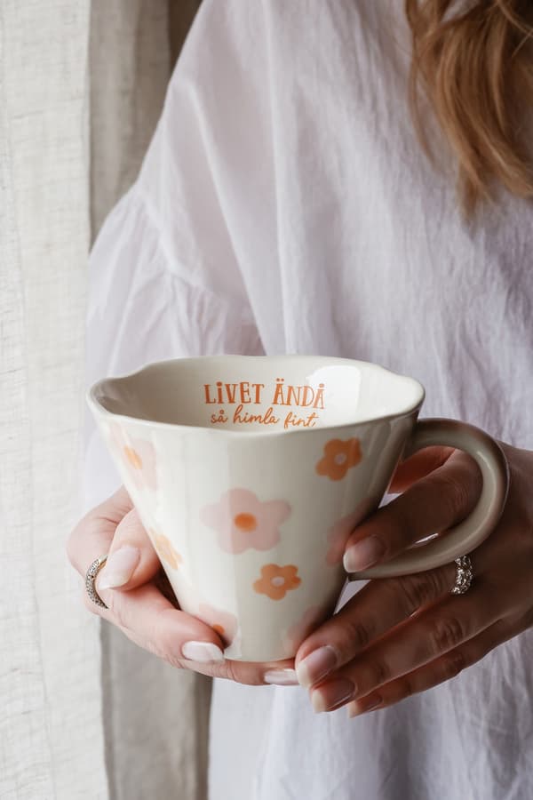 Majas Cottage Mugg Livet ändå, Så himla fint