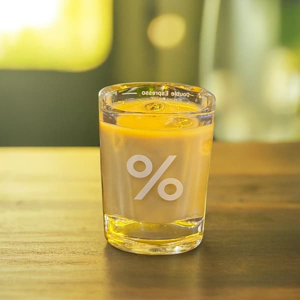 Espresso shottilasi "%"-merkillä - täydellinen kahvitiivisteille