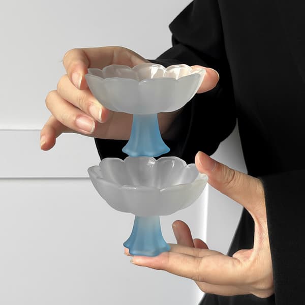Kirkas ylellinen tyyli himmeä sininen Lotus High Glass Teekuppi / Vesilasi / Viinilasi Kaksiosainen setti, Niche High Value Choice