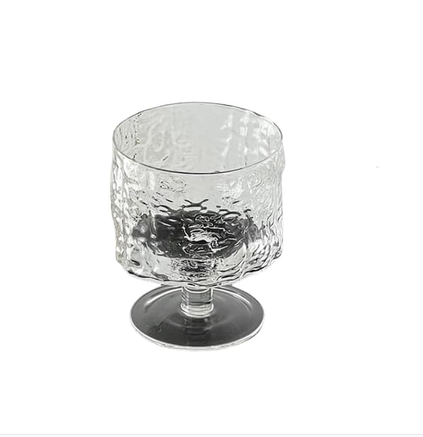Glas med hammermønster og fod, raffineret drikkekop med en dejlig fornemmelse