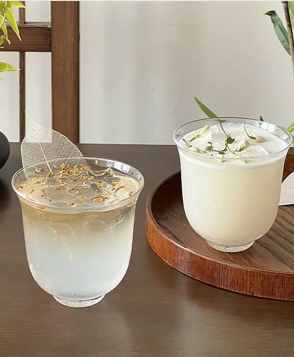 Glasbägare med Fötter och Fat