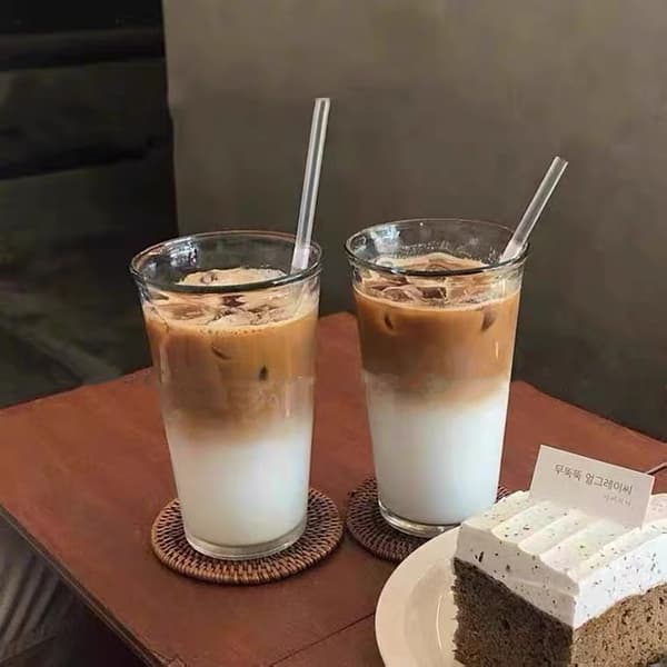 Gennemsigtigt glas til iste eller kaffe, perfekt til afkøling af drikkevarer