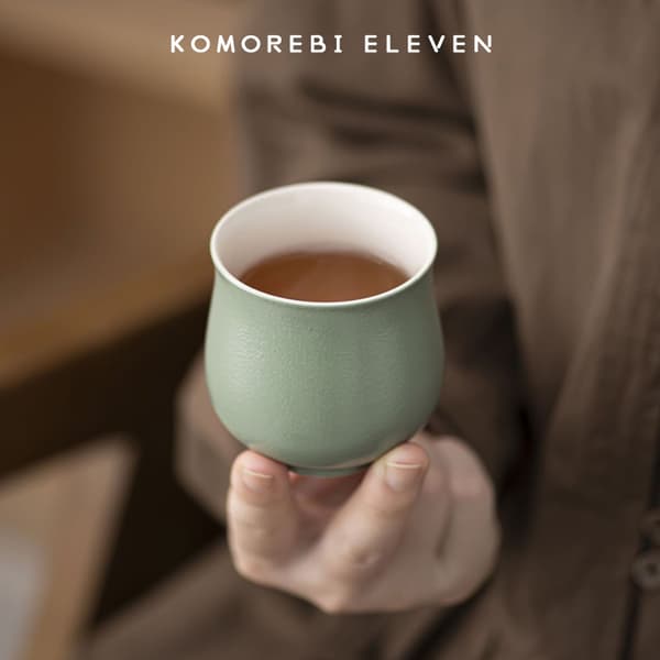 Elegant Gul Keramikmugg från KOMOREBI ELEVEN - Perfekt för Vardagsnjutning