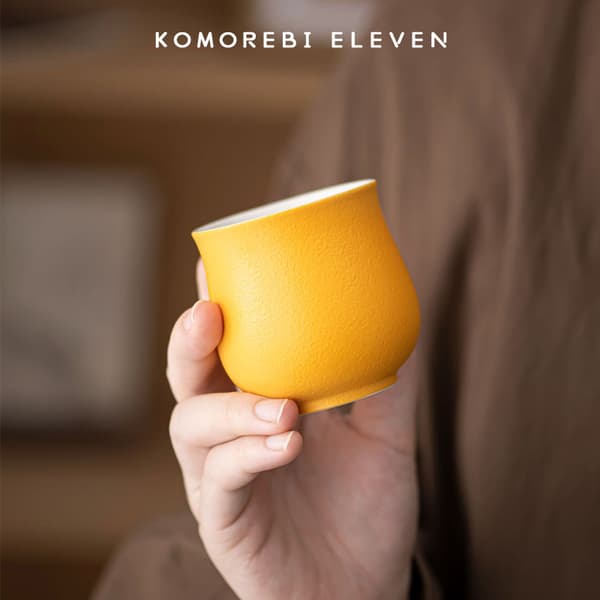 Elegant Gul Keramikmugg från KOMOREBI ELEVEN - Perfekt för Vardagsnjutning