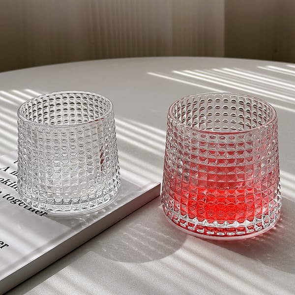Dekorativt mønstret glas, elegant drikkeglas til hjemmet