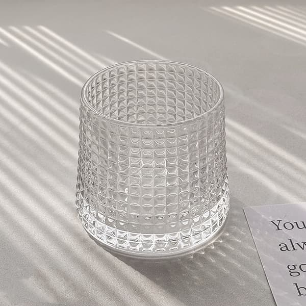Dekorativt mønstret glas, elegant drikkeglas til hjemmet