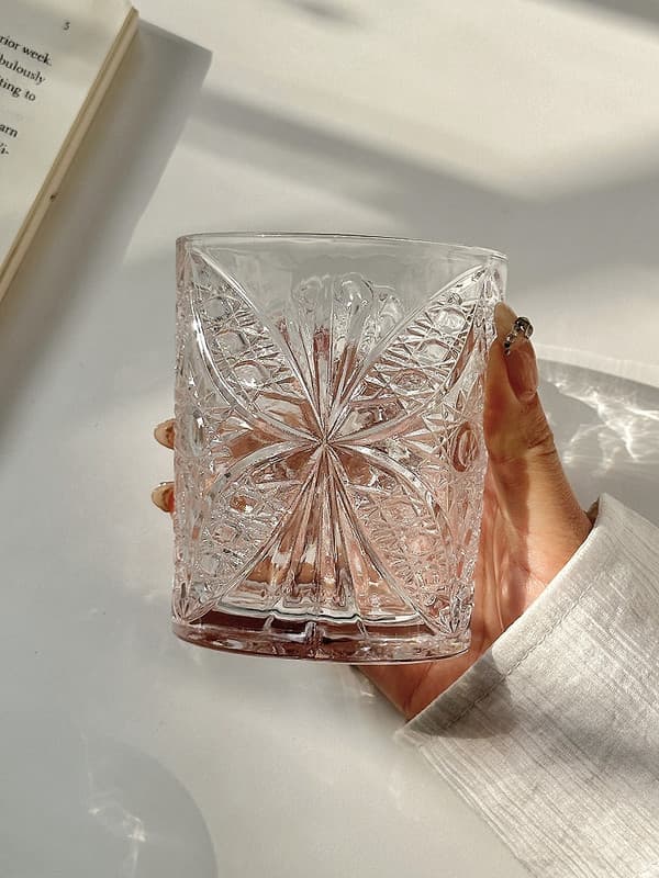 Sæt med to dekorerede krystalglas, elegante drikkeglas til hjemmet