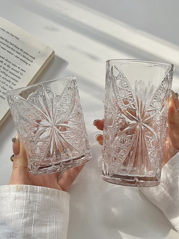 Sæt med to dekorerede krystalglas, elegante drikkeglas til hjemmet
