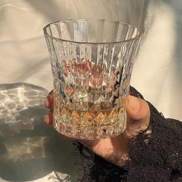 Elegante krystalglaskrus med dekorativt mønster - sæt med 2
