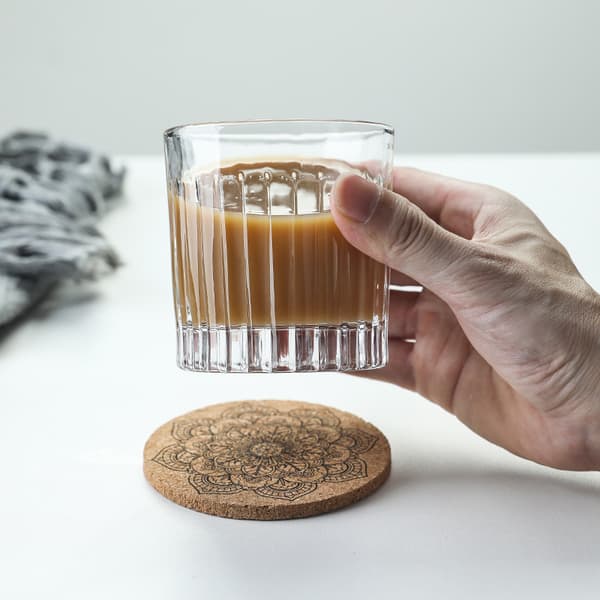 Elegant ribbet glas - perfekt til smagning af drikkevarer