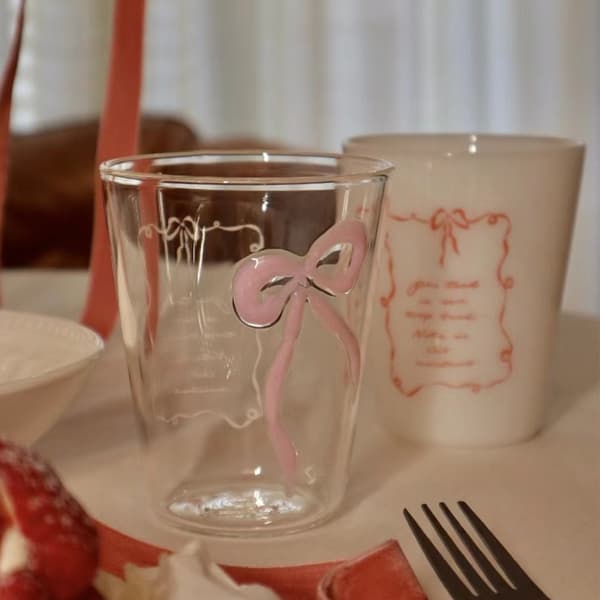 Glas med rosetttryck