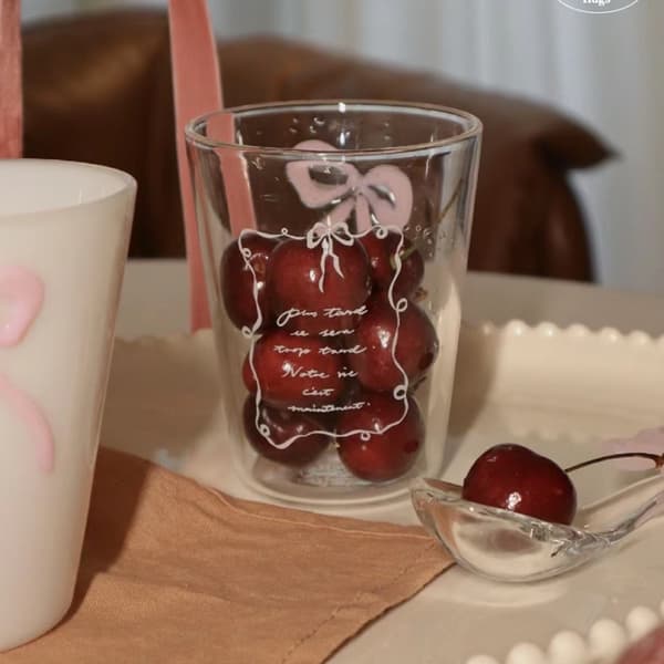 Glas med rosetttryck