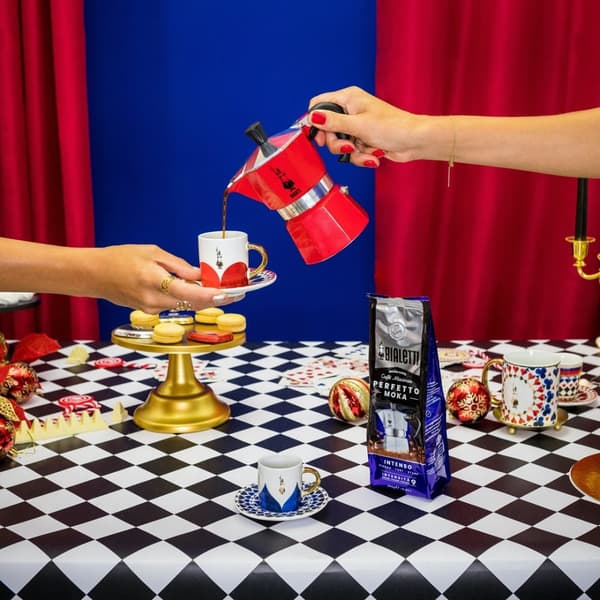 Röd Bialetti Moka Espress kaffebryggare