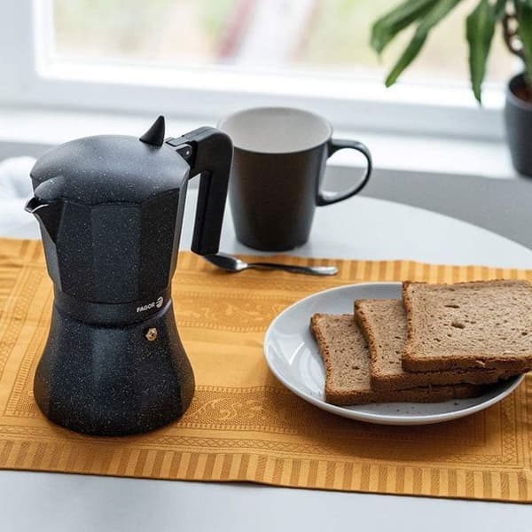 Italiensk espressobryggare i aluminium, 12 koppar kaffe, glaskeramik, gas FAGOR Tiramisú Svart 00437