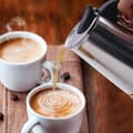 Miniatyrbild 4 av 4: Kaffebryggare av italiensk typ med bönor, köksaccessoar för kaffe, te, café au lait, solid design, grå färg.