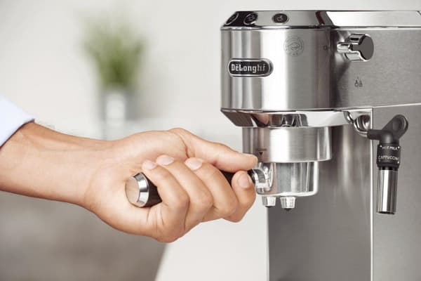 De'Longhi Dedica Style EC 685.M Semi-auto espressomaskine 1,1 L