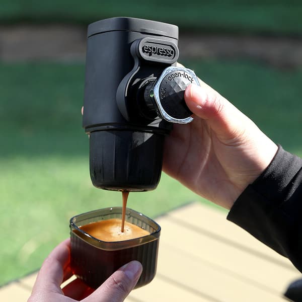 Bærbar håndpresset kaffemaskine til udendørs lille espressomaskine
