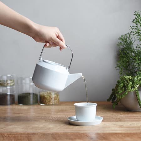 KINTO - BLADDER TIL TE - Kande med te-infuser af stål - Hvid 600ml