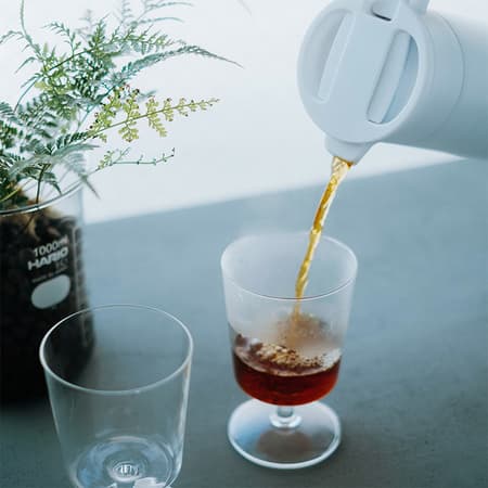 Hario - Lämpöpalvelin keraamisella pinnoitteella, valkoinen, 600ml