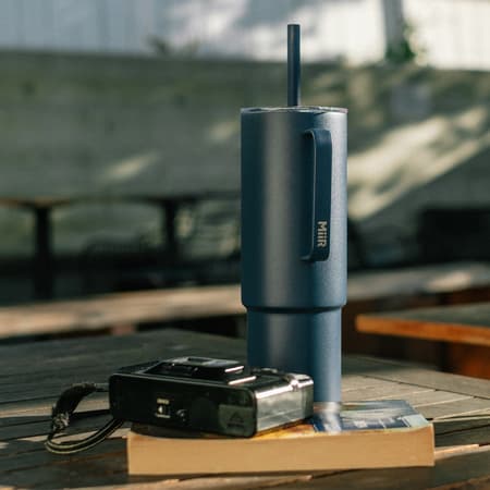 MiiR - All Day Straw Cup Navy Blue - Thermal muki pillillä 950ml