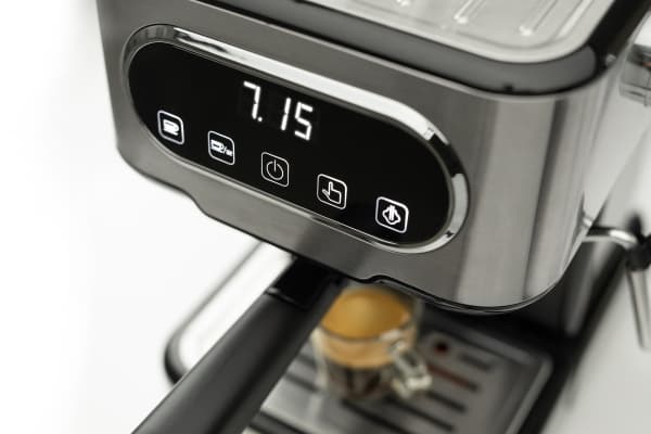 Gorenje ESCM15DBK - Kaffemaskin med melkeskummer - 15 bar - rustfritt stål